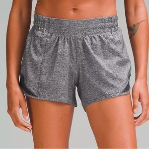 Lululemon Hotty Hot Low-Rise Lined Short 2.5" in Heather Black Size 4